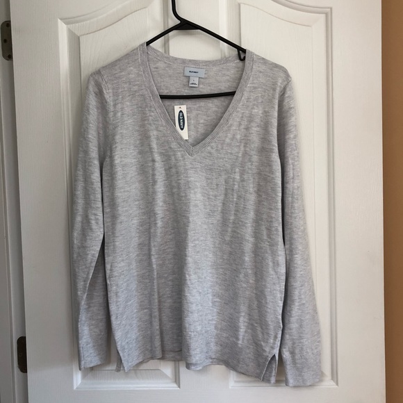 Old Navy Sweaters - New with tag’s gray Old Navy V-neck sweater Large